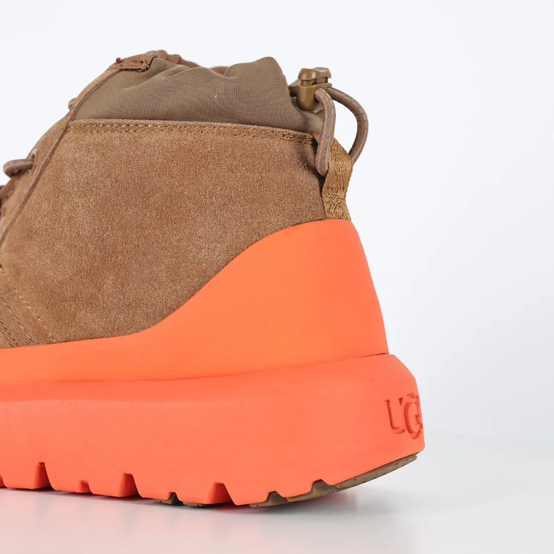 Pick up locally 💰660 Core recommendation Good price It is a very suitable choice for keeping warm in winter and at home. In the new year, uug launched a series of styles, which are partial to the preferences of young consumers and have also moved to the forefront of fashion trends. Shoe body material Water-repellent coated suede upper 17mm UGGPURE™ implantable wool insole Lightweight non-slip comfortable rubber outsole With brand LOGO trademark Comes with a full set of packaging Size: 35 36 37 38 39 40 41 42 43 44 45